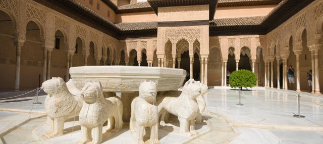 Visita guiada por la Alhambra y los Palacios Nazaríes con entrada